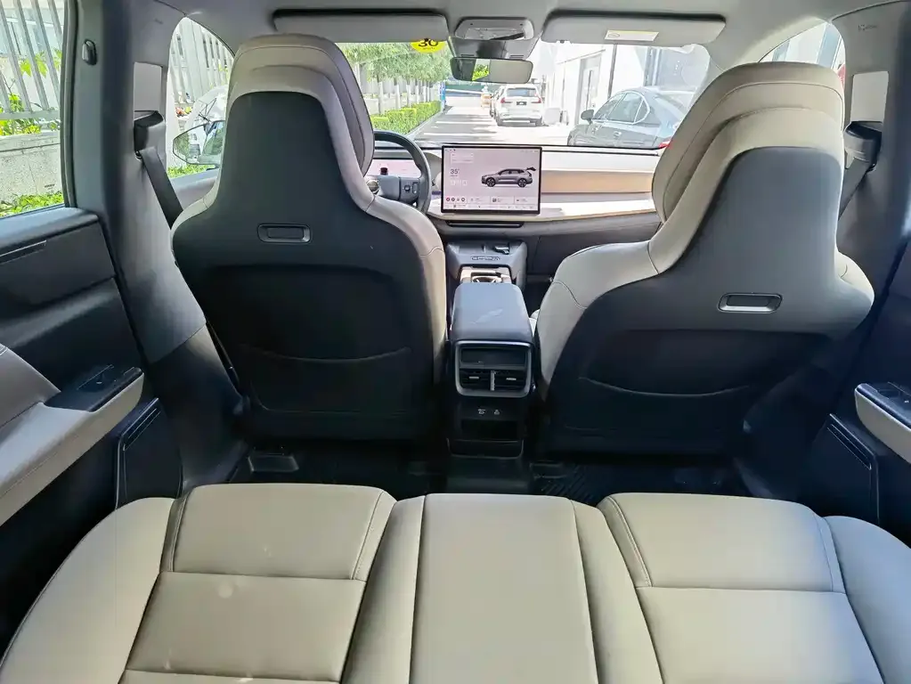 Volvo XC70 Plug-in Hybrid — фото 8