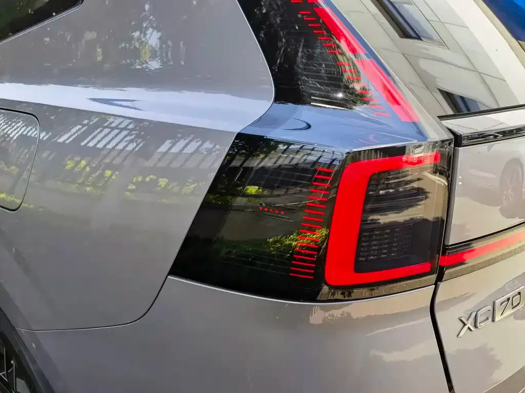 Volvo XC70 Plug-in Hybrid — фото 6