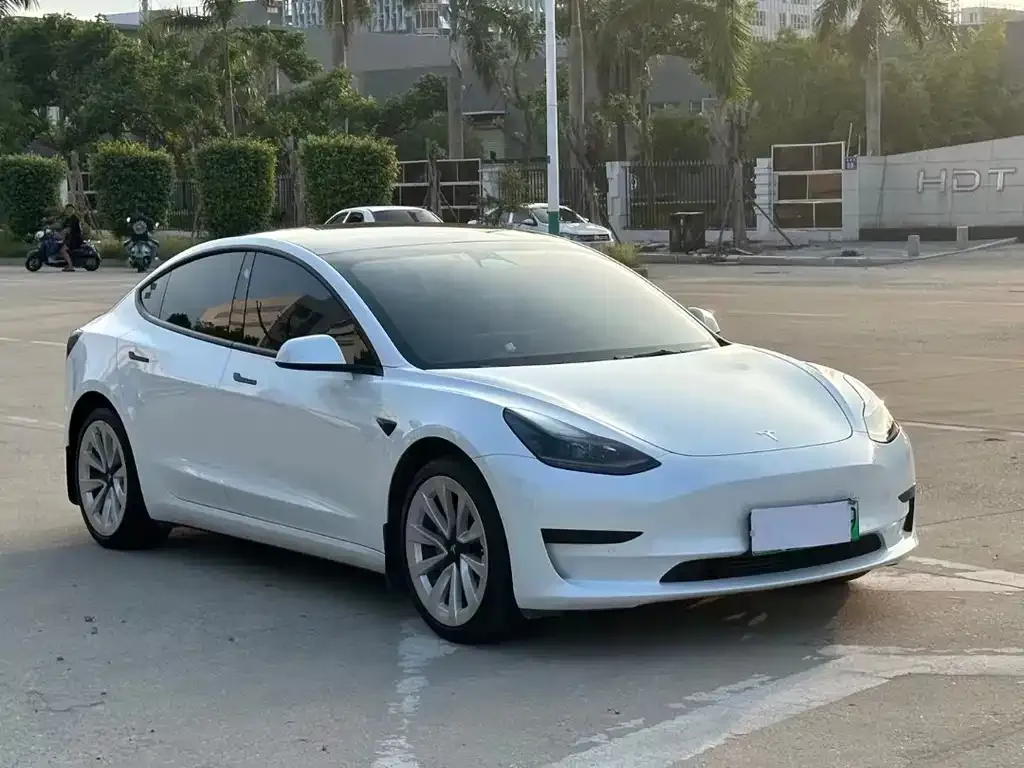 Tesla Model 3 — фото 9