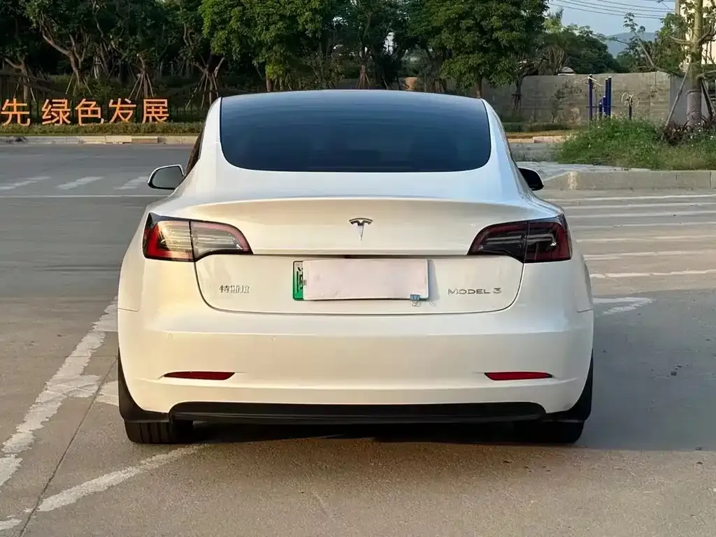 Tesla Model 3 — фото 5
