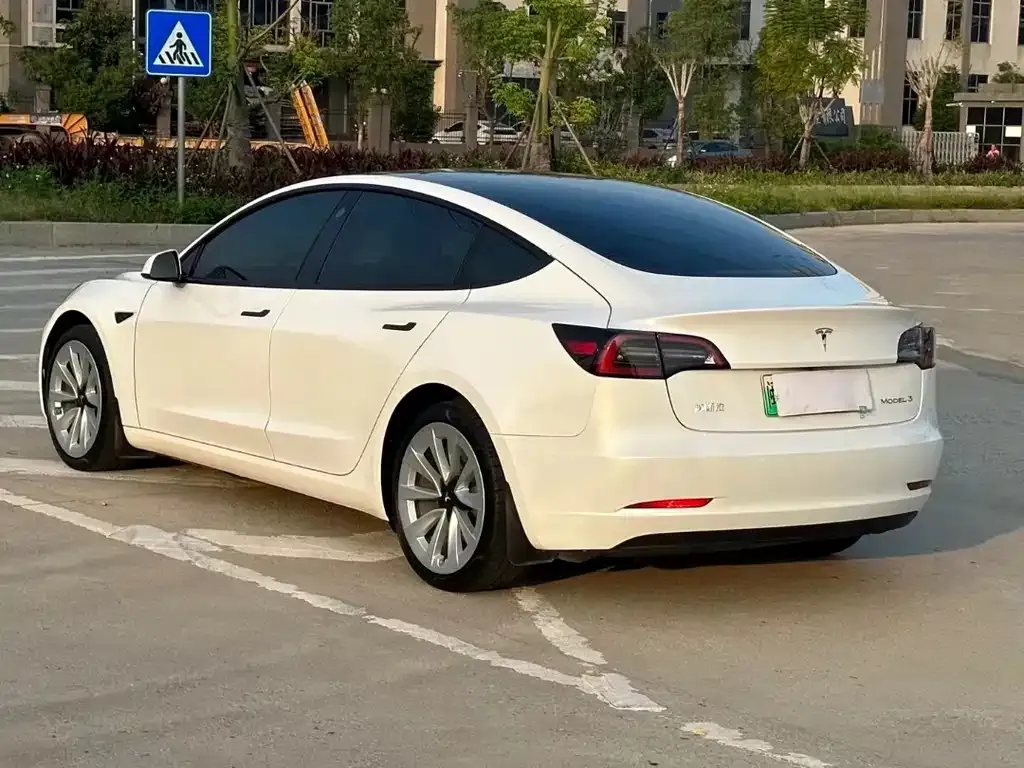 Tesla Model 3 — фото 7