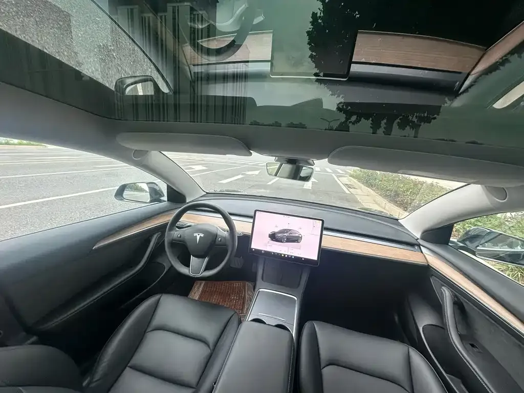 Tesla Model 3 — фото 4