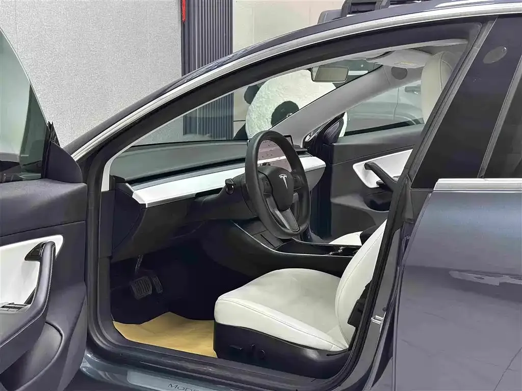 Tesla Model 3 — фото 10