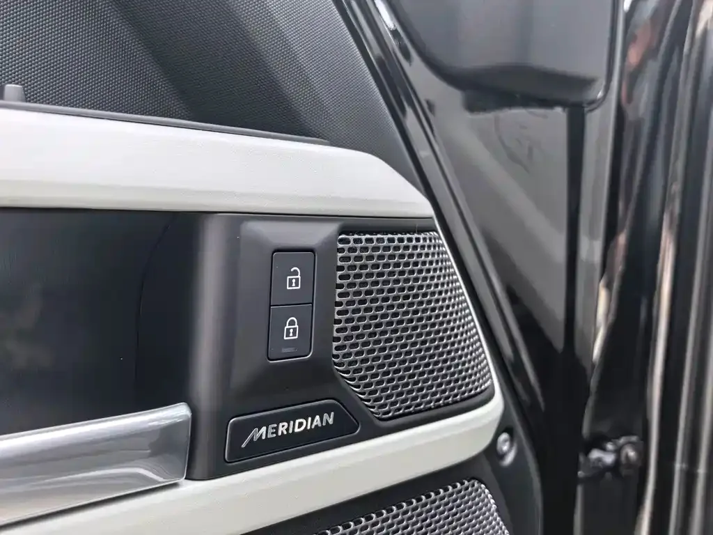 Land Rover Defender — фото 2