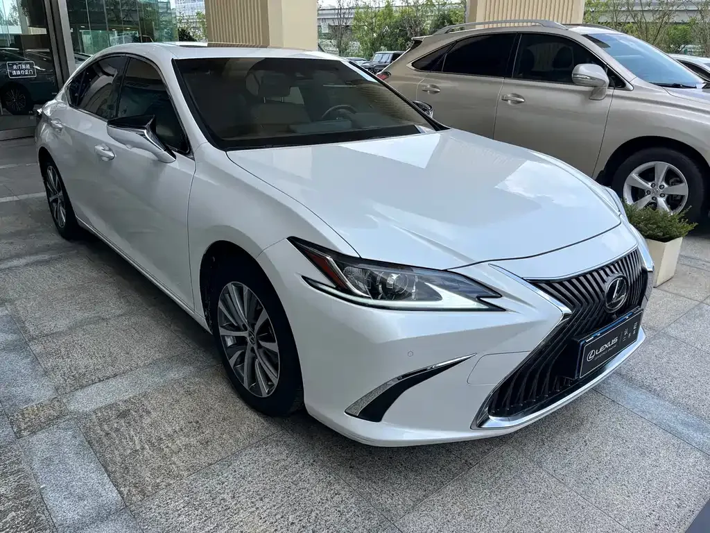 Lexus ES — фото 8
