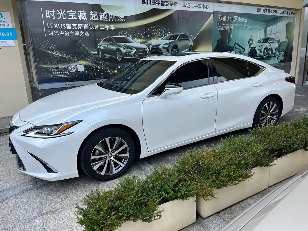 Lexus ES — фото 10