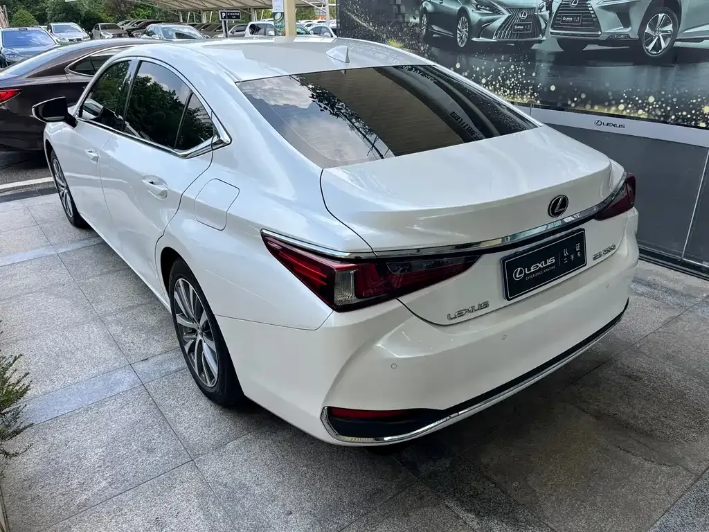 Lexus ES — фото 4