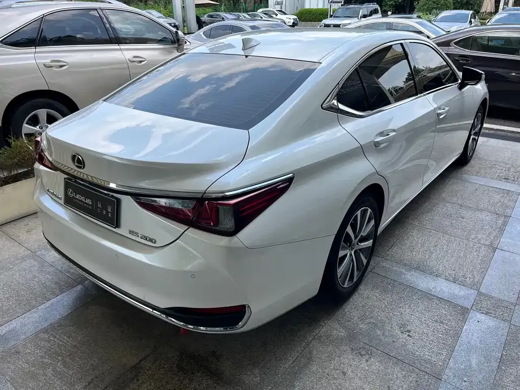 Lexus ES — фото 7