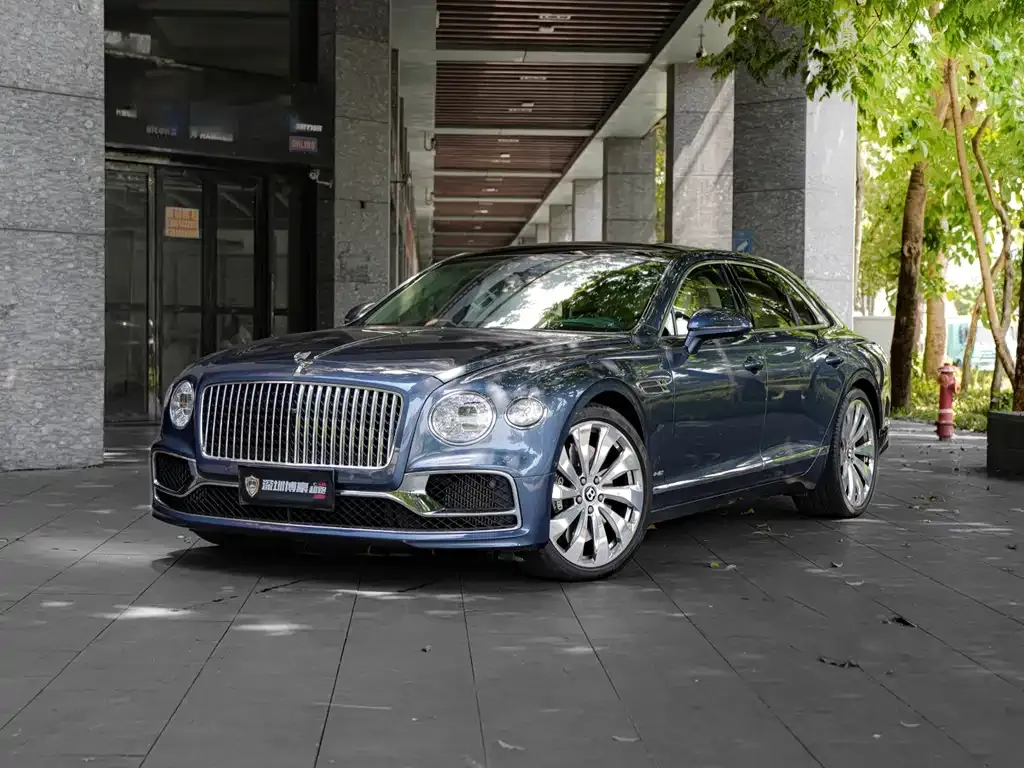 Bentley Flying Spur — фото 1