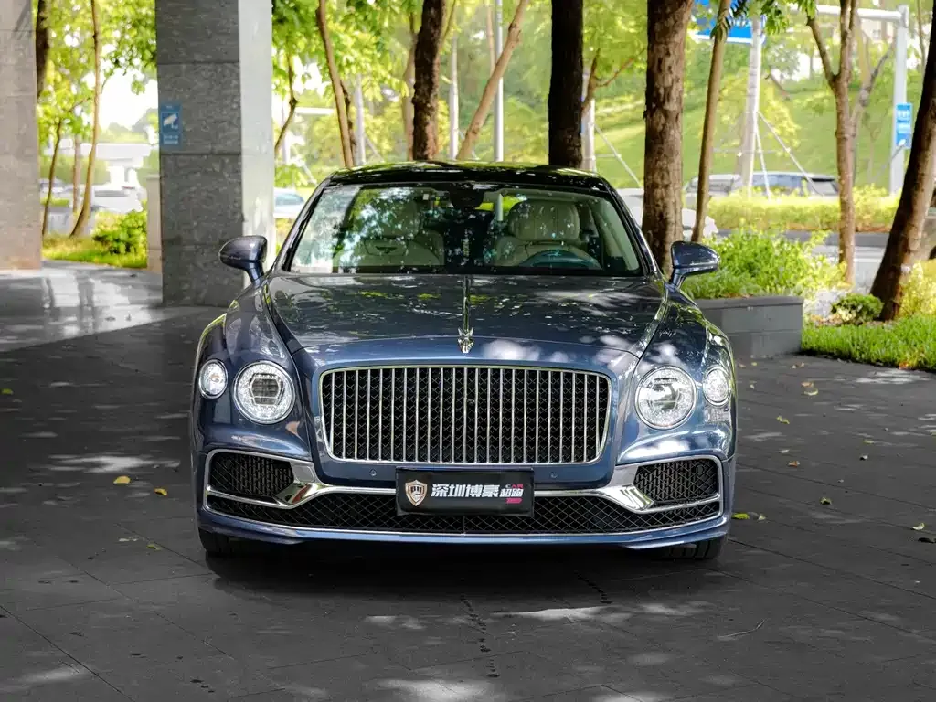 Bentley Flying Spur — фото 9