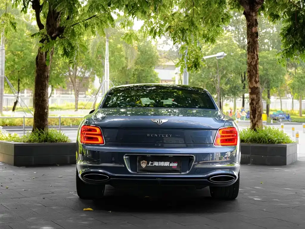 Bentley Flying Spur — фото 7