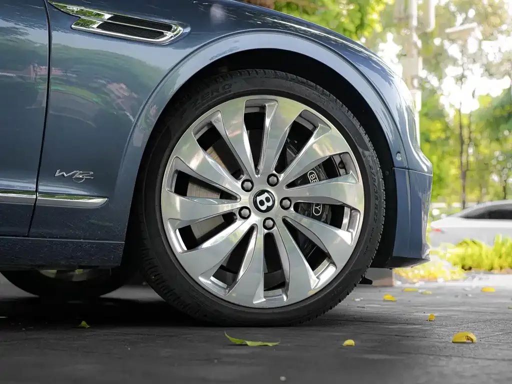 Bentley Flying Spur — фото 8