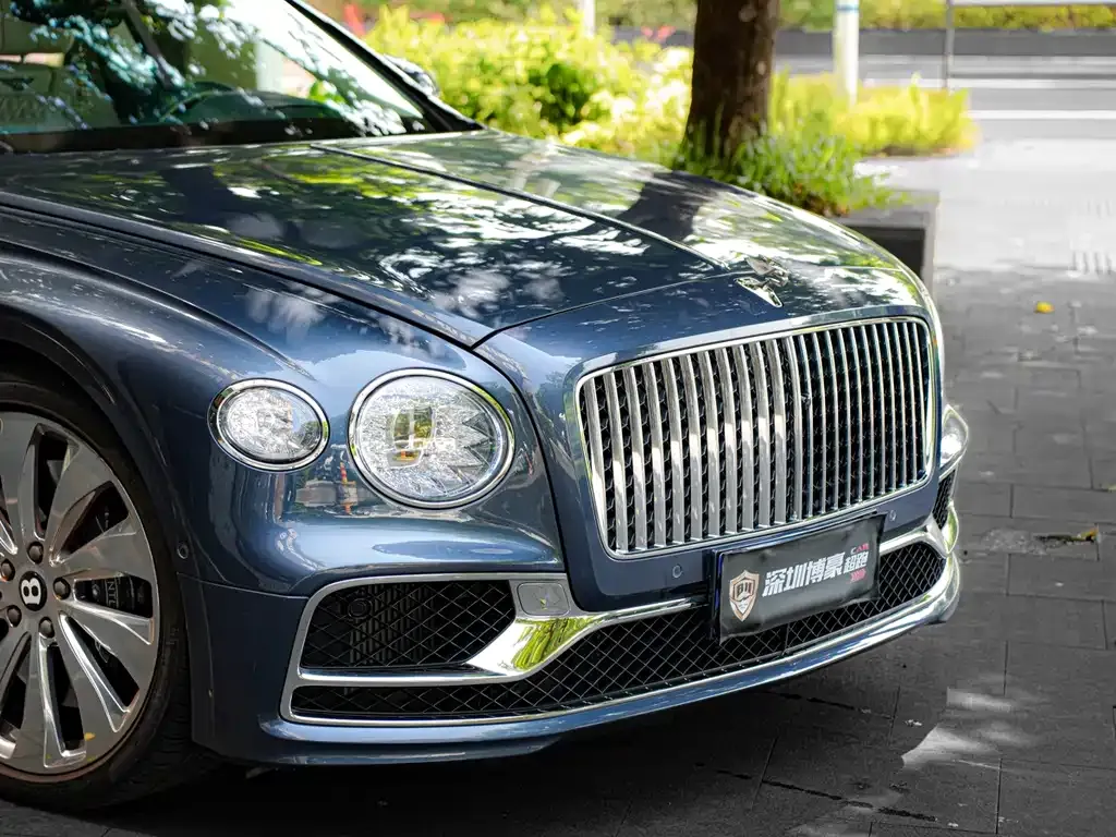 Bentley Flying Spur — фото 10