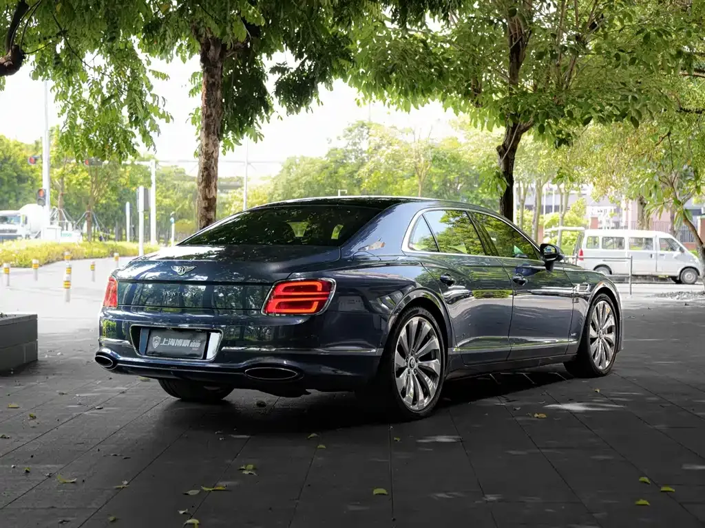 Bentley Flying Spur — фото 5