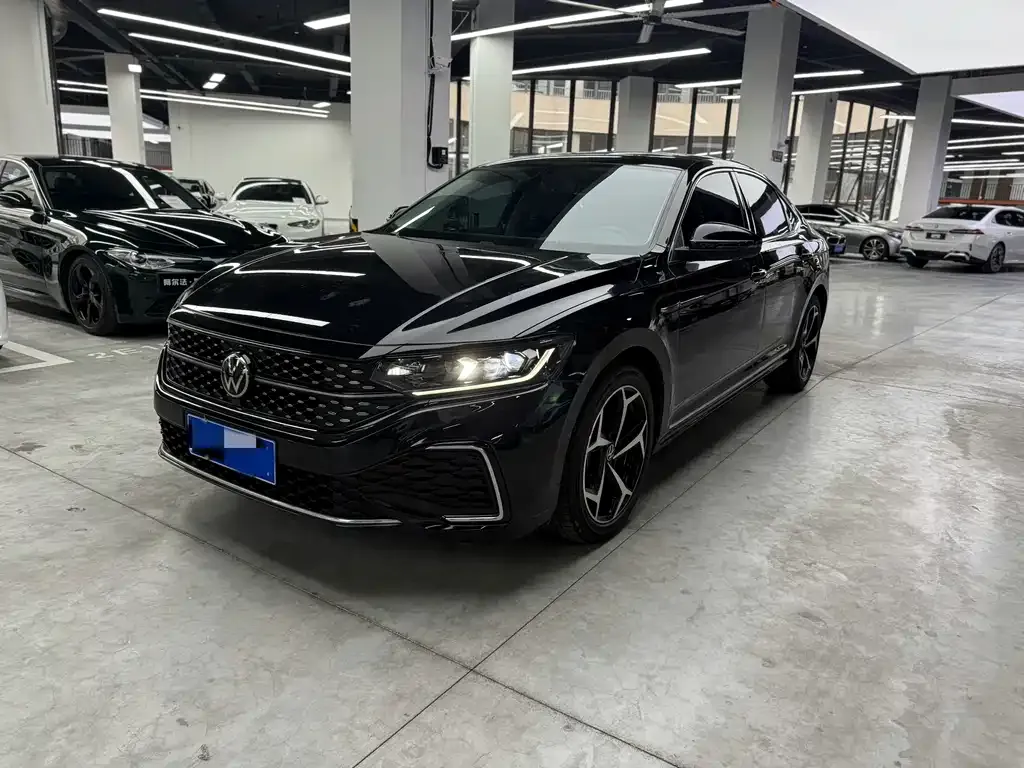Volkswagen Passat — фото 1