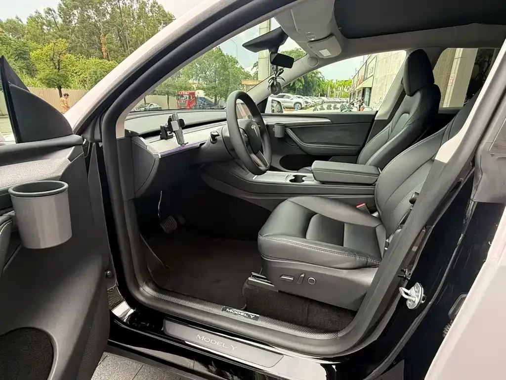 Tesla Model Y — фото 4