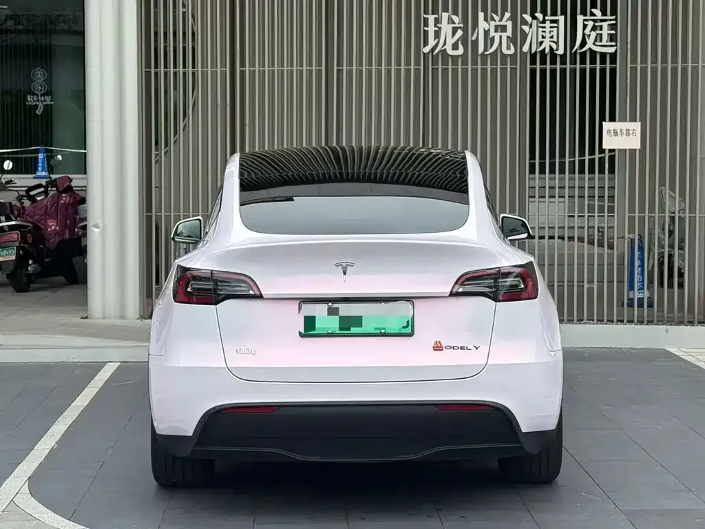 Tesla Model Y — фото 6