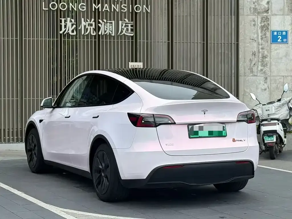 Tesla Model Y — фото 9