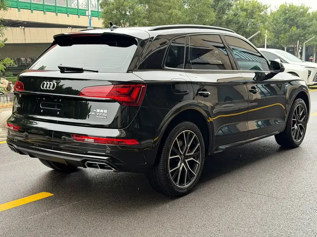 Audi Q5L — фото 3