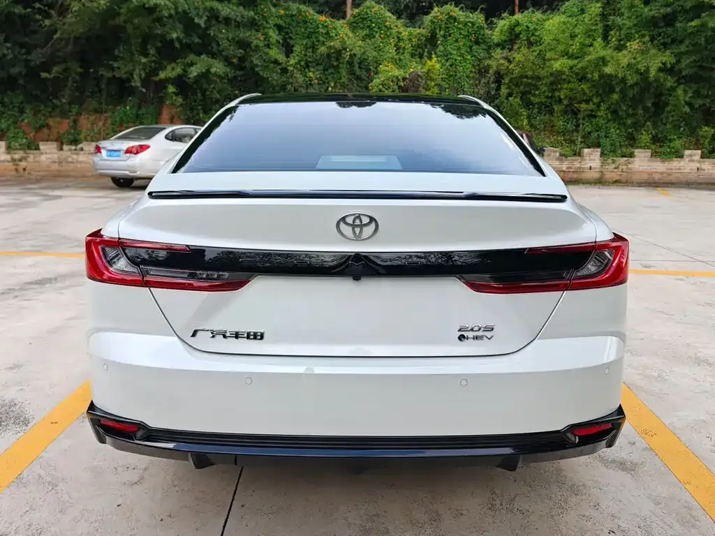 Toyota Camry — фото 4
