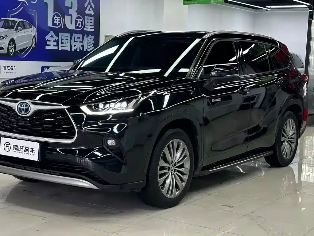 Toyota Highlander — фото 1