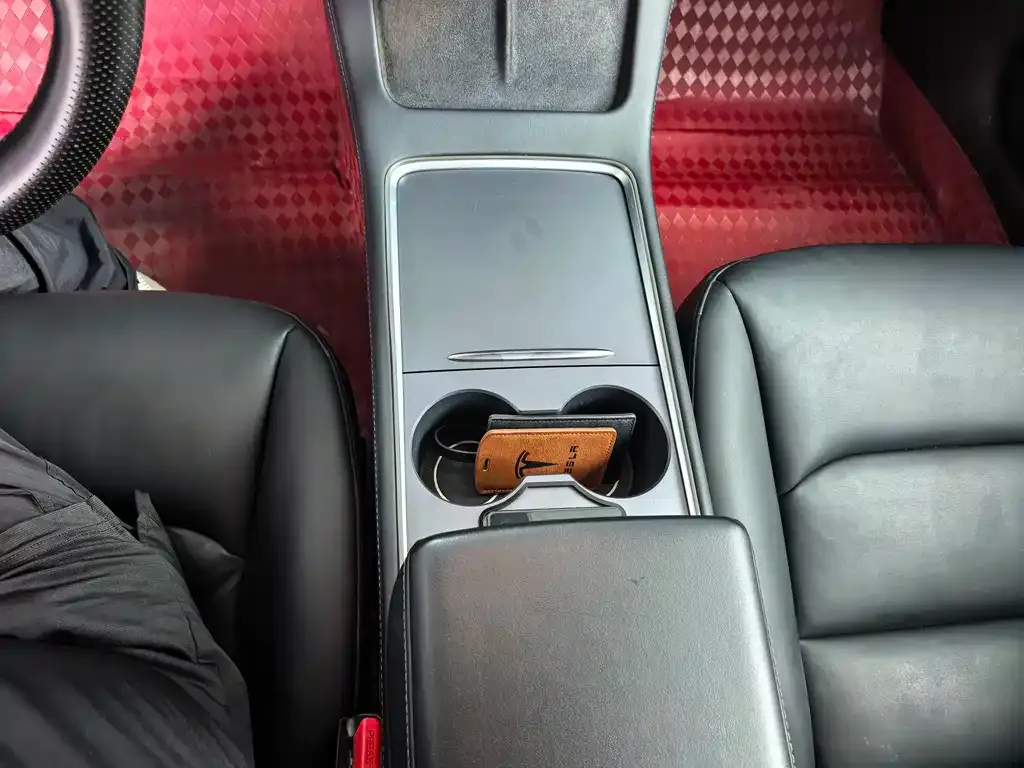 Tesla Model 3 — фото 5