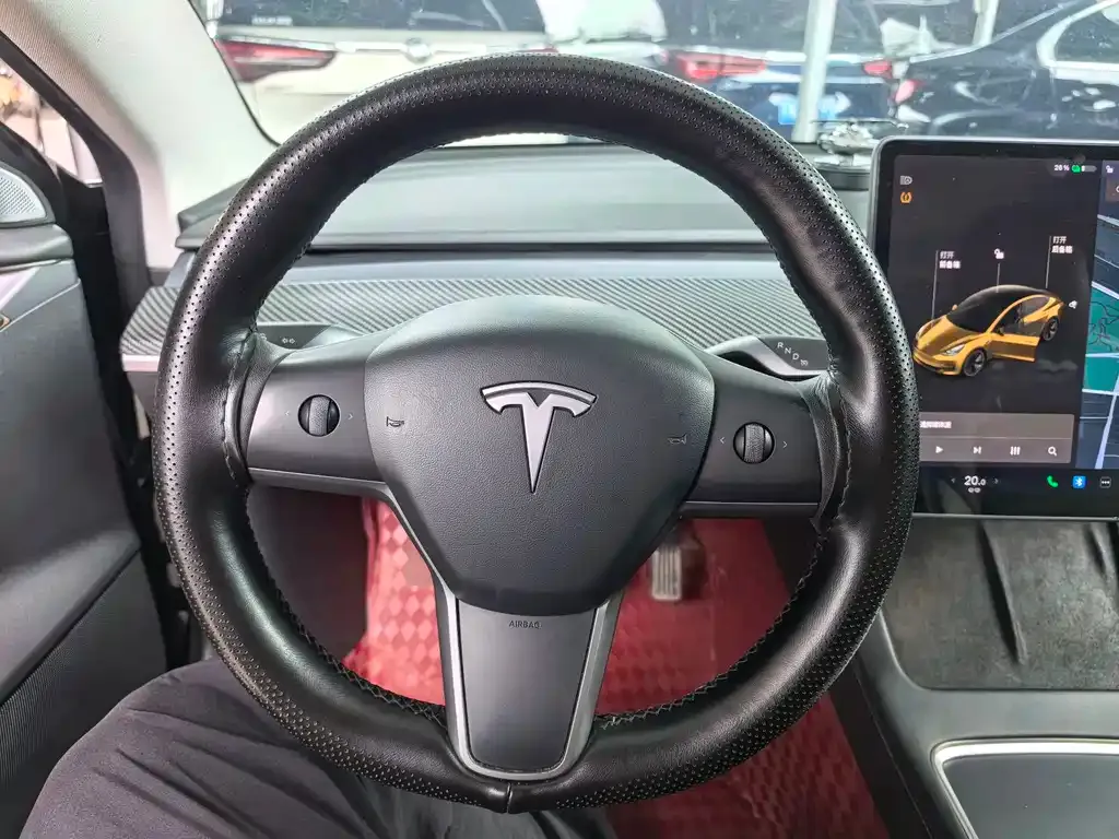 Tesla Model 3 — фото 7