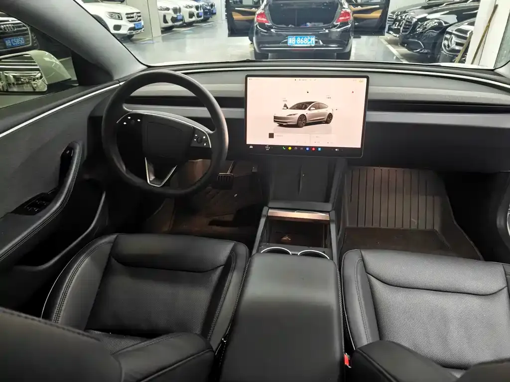 Tesla Model 3 — фото 10