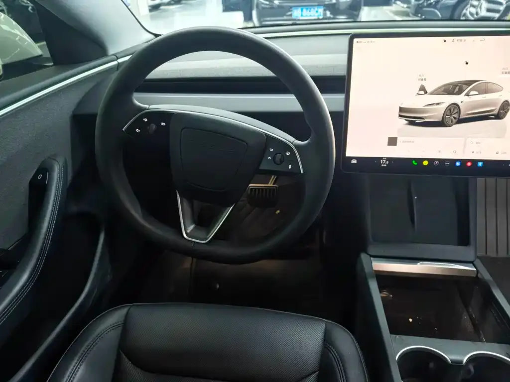 Tesla Model 3 — фото 6