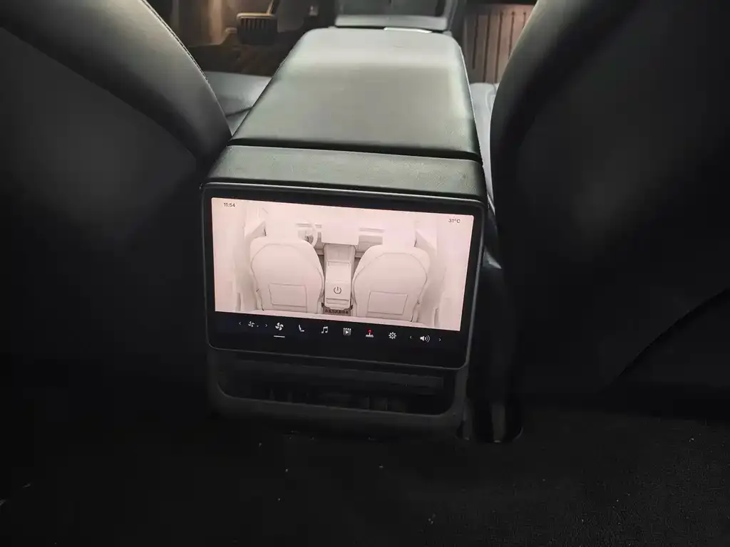Tesla Model 3 — фото 3