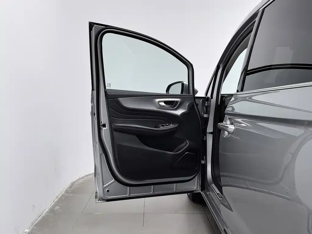 Roewe iMAX8 — фото 10