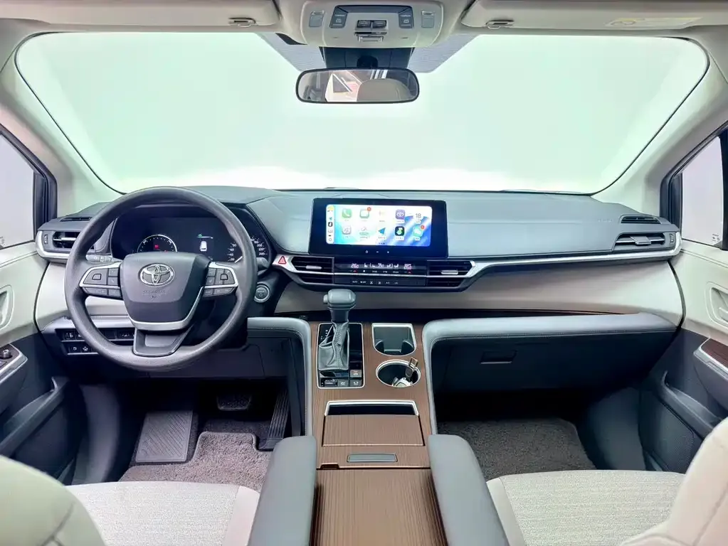 Toyota Sienna — фото 7