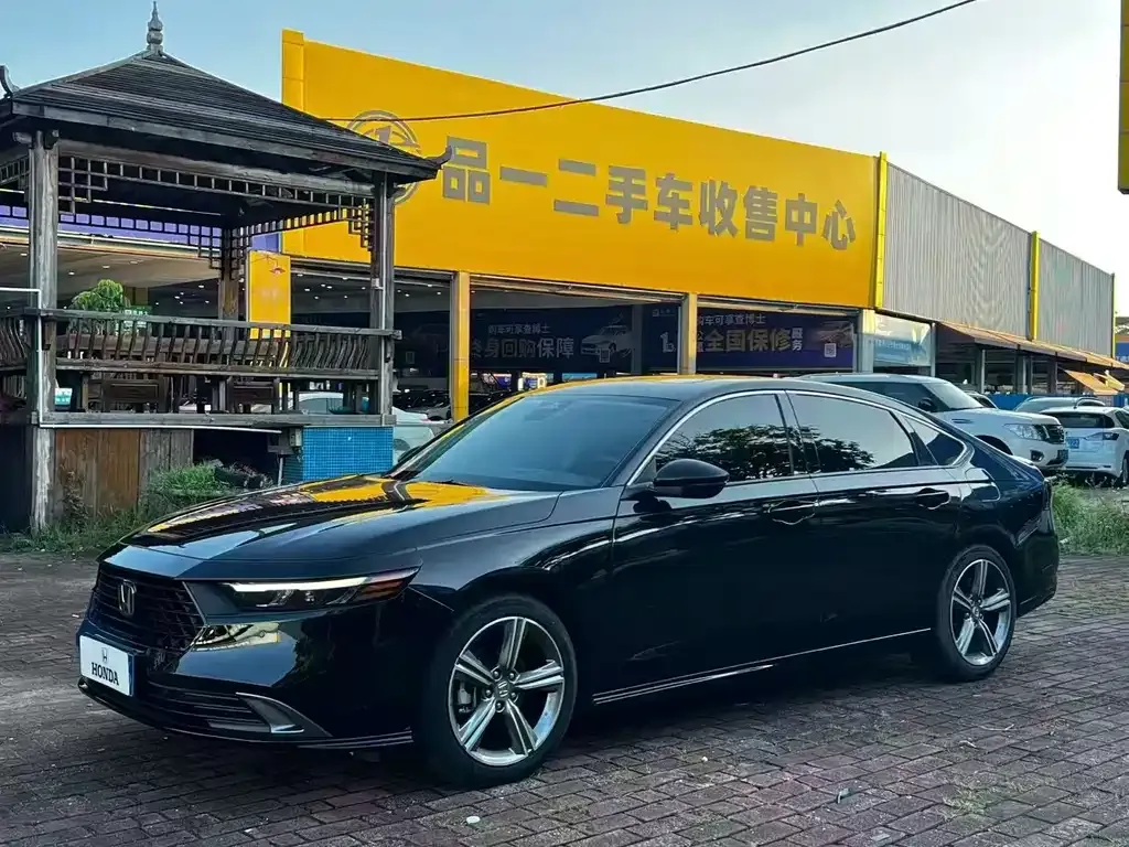 Honda Accord — фото 1