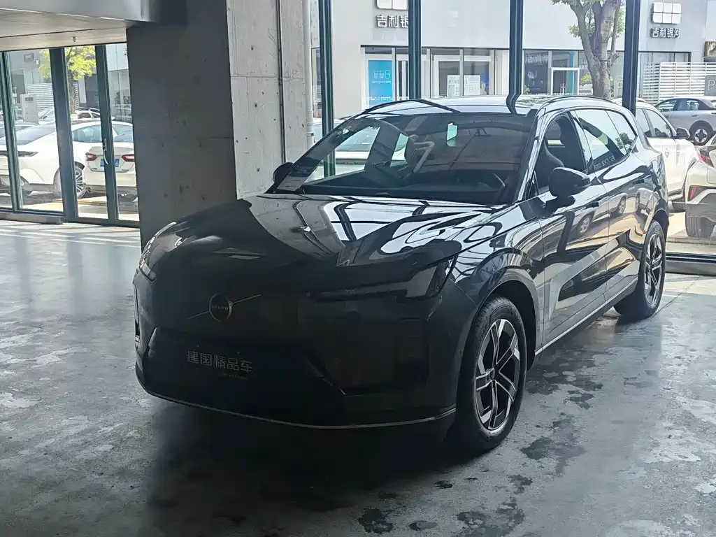 Volvo XC70 Plug-in Hybrid — фото 1