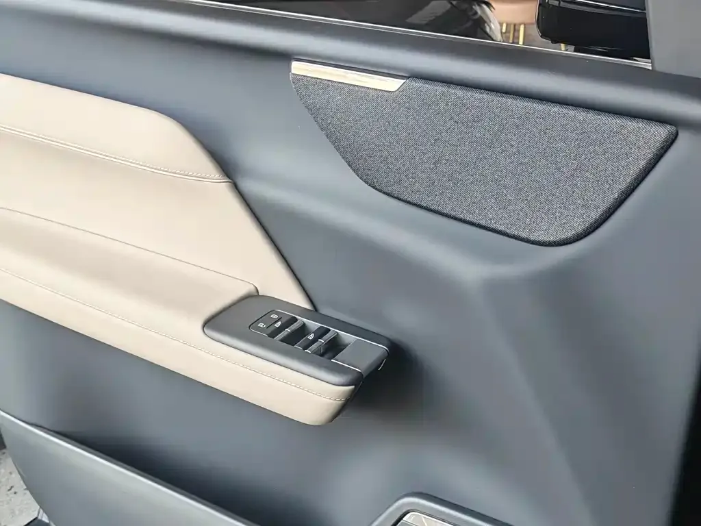 Volvo XC70 Plug-in Hybrid — фото 4