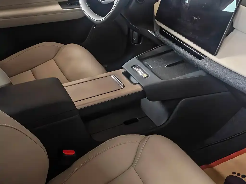 Volvo XC70 Plug-in Hybrid — фото 7