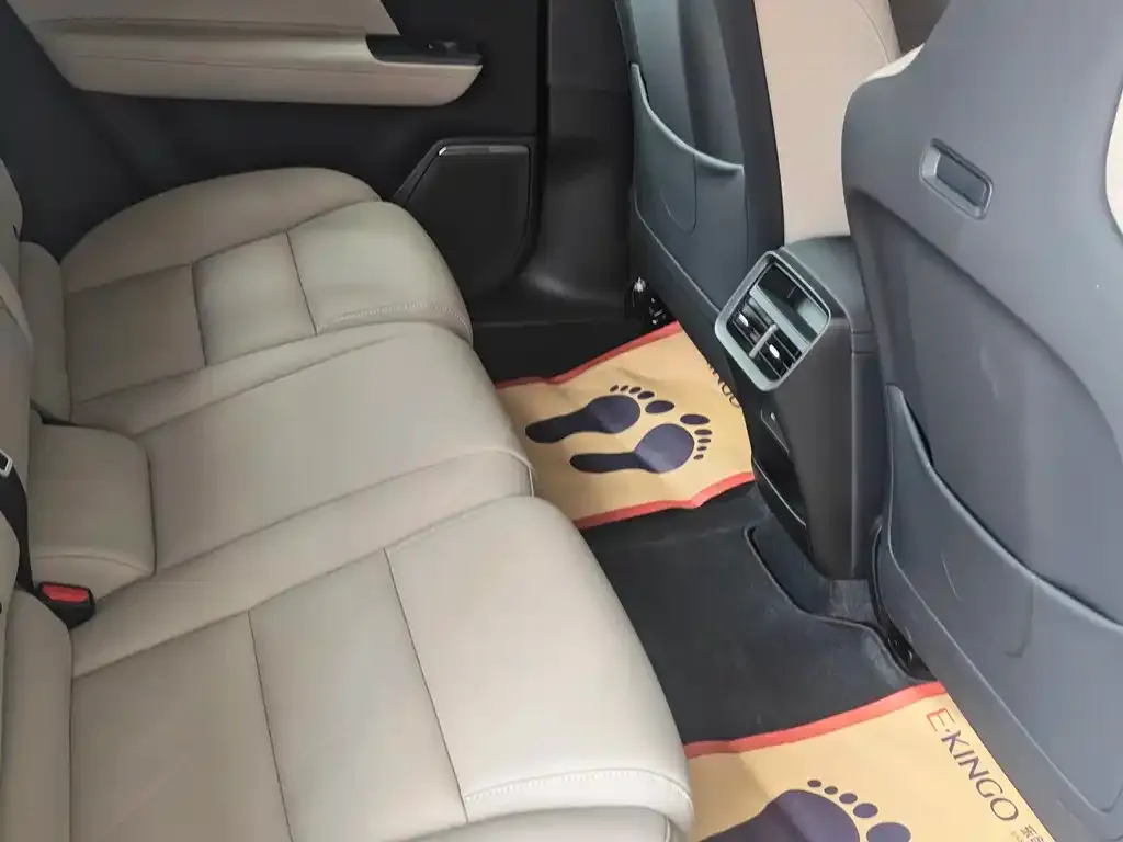 Volvo XC70 Plug-in Hybrid — фото 2
