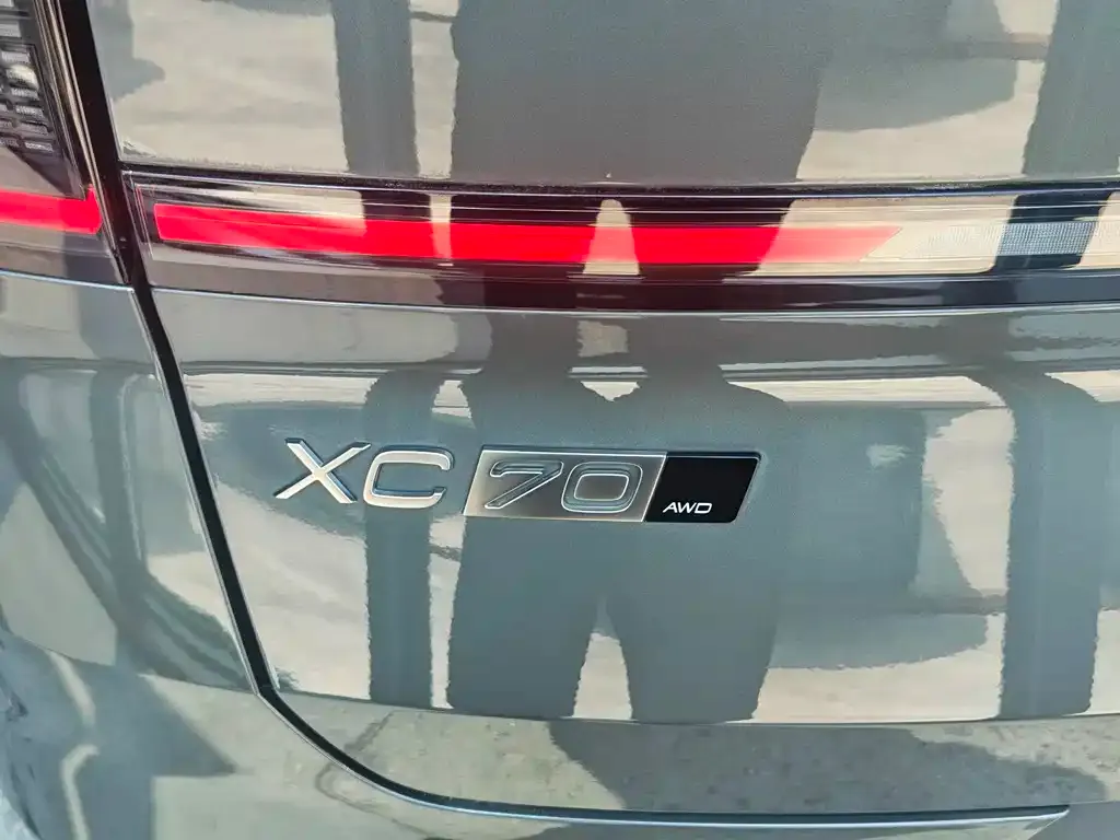 Volvo XC70 Plug-in Hybrid — фото 8