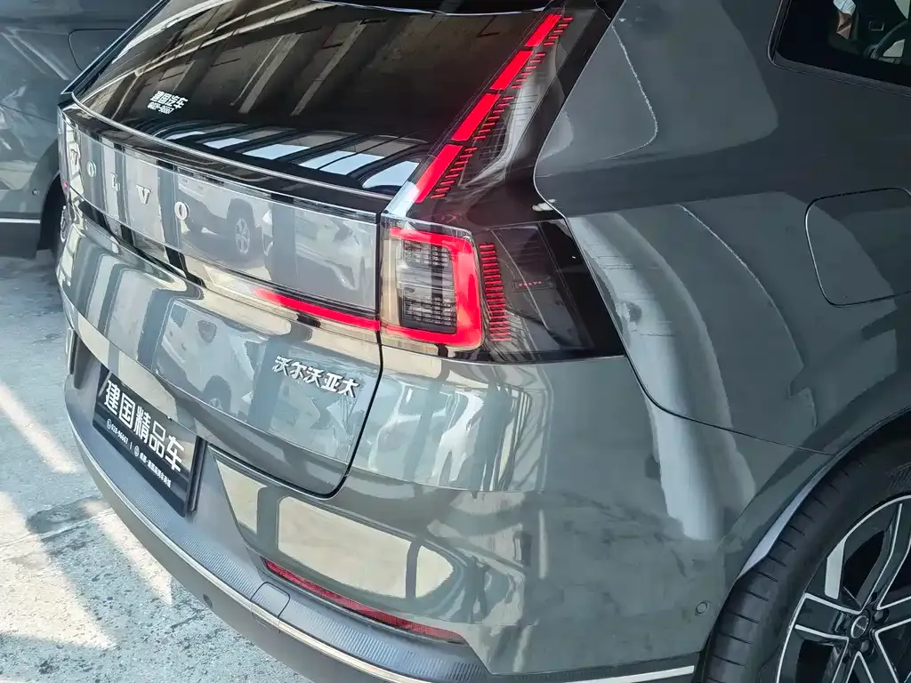 Volvo XC70 Plug-in Hybrid — фото 9