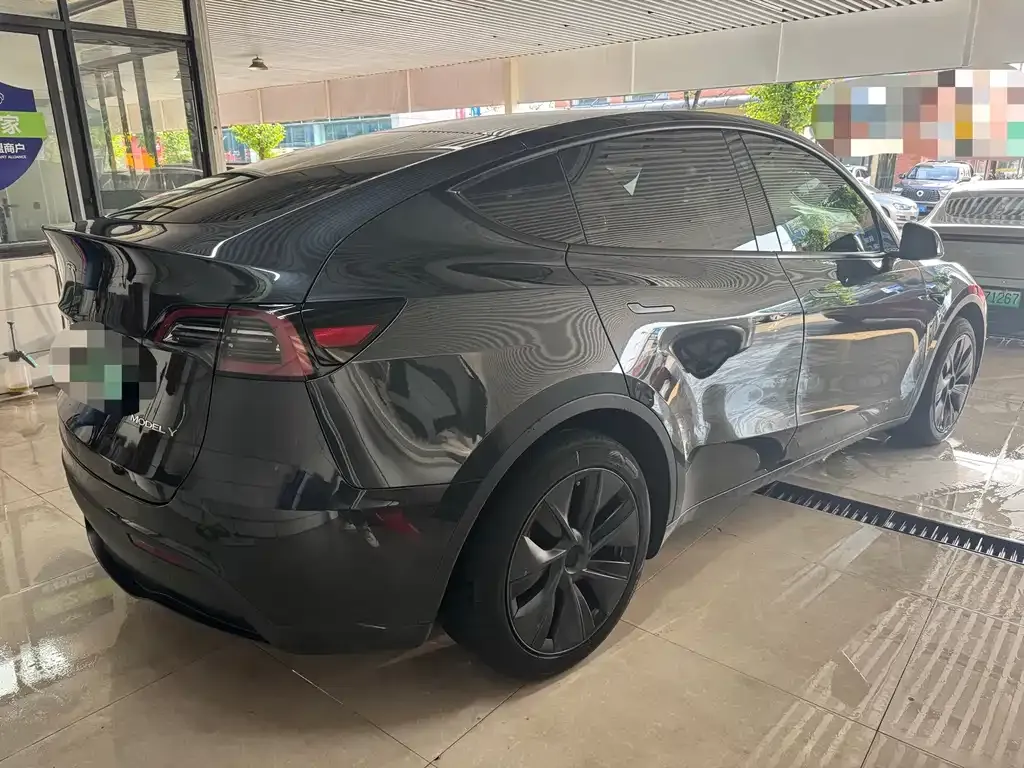 Tesla Model Y — фото 7