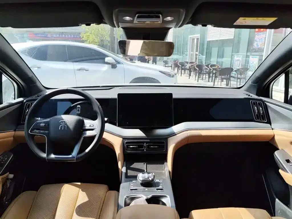 BYD L DM-i — фото 9