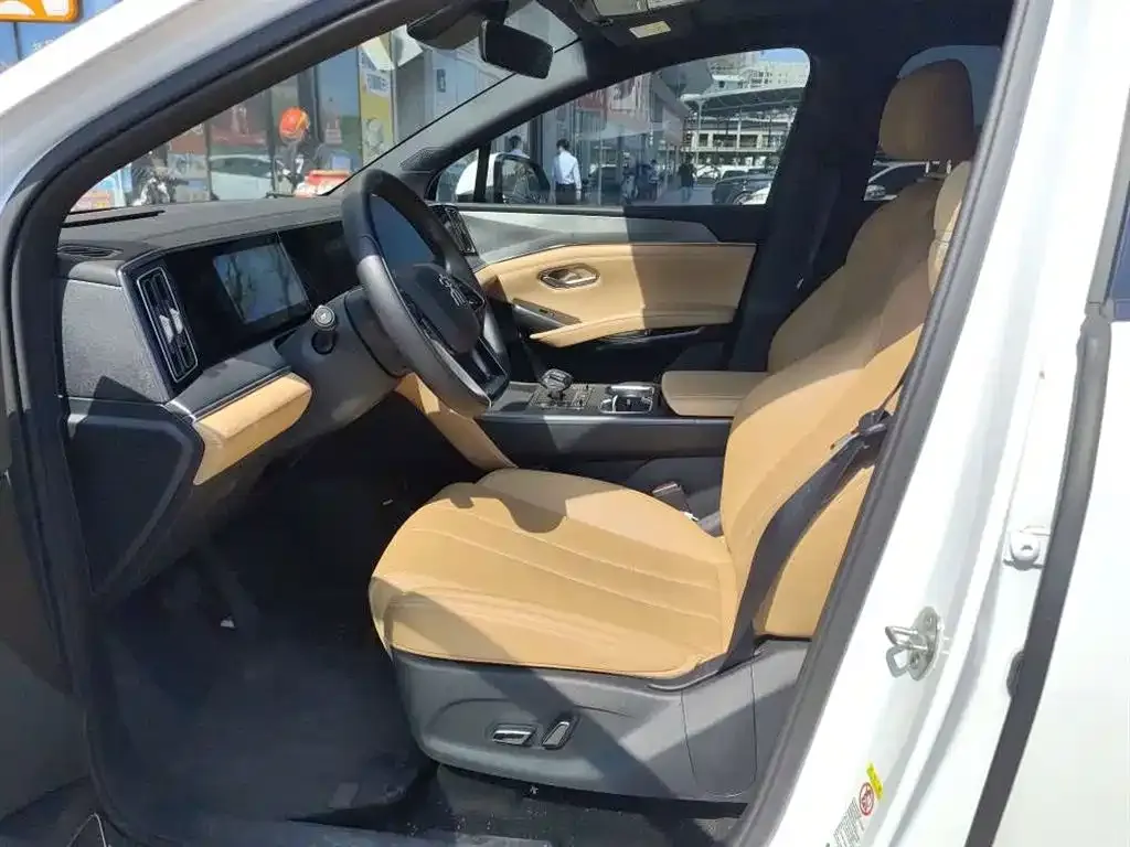 BYD L DM-i — фото 7