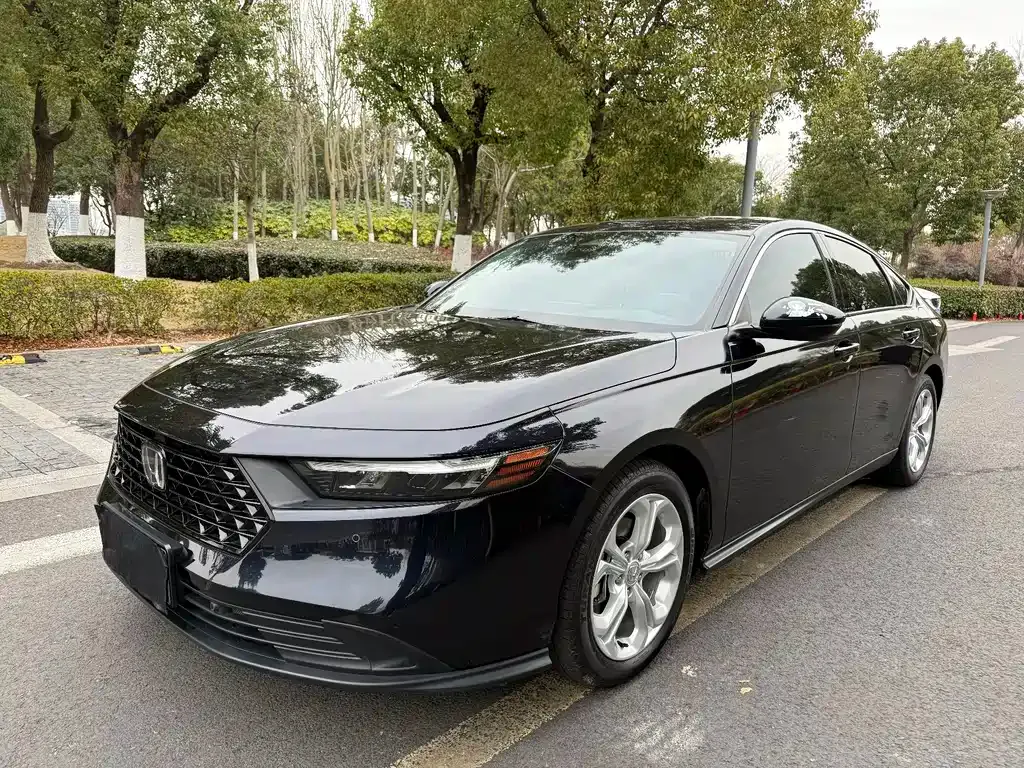 Honda Accord — фото 1