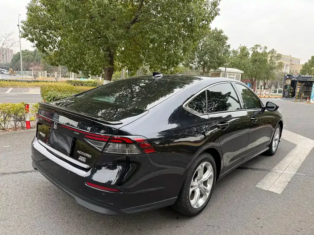 Honda Accord — фото 8