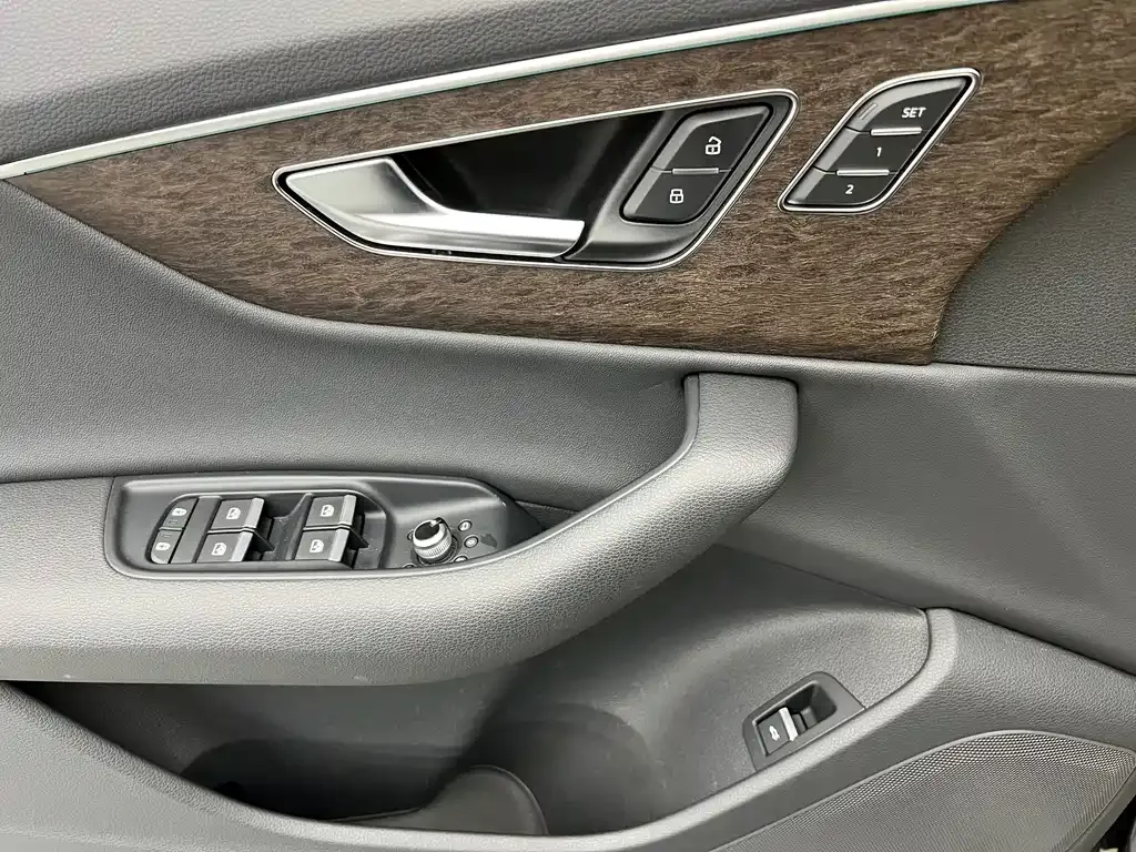 Audi Q7 — фото 7