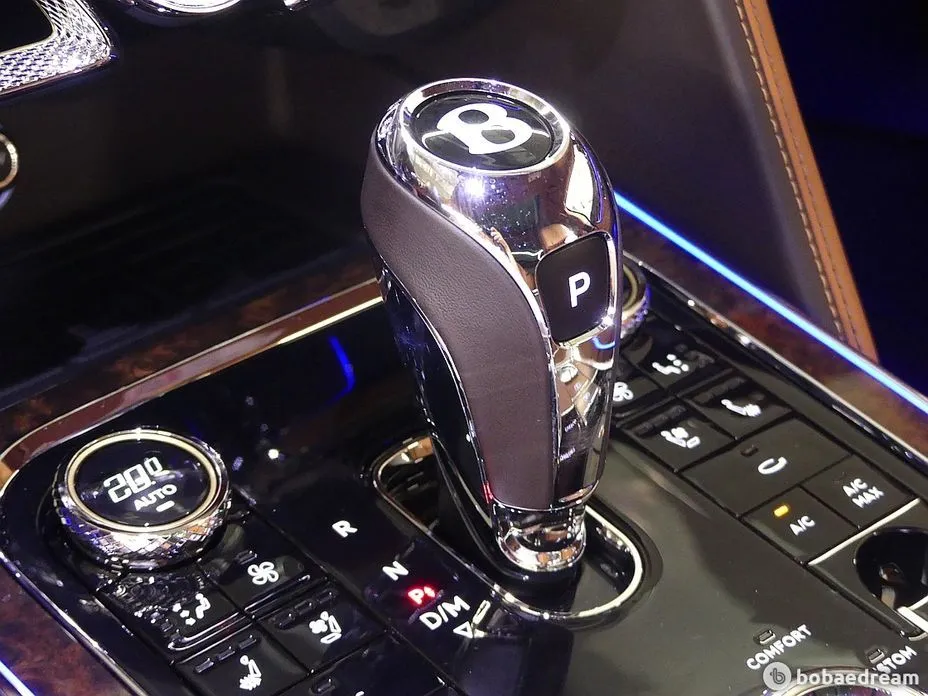 Bentley Flying Spur — фото 5