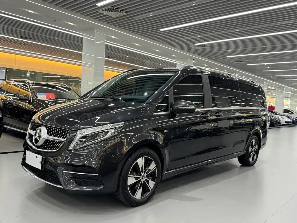 Mercedes-Benz V-Class — фото 1