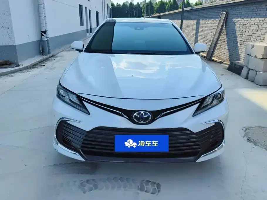 Toyota Camry — фото 7