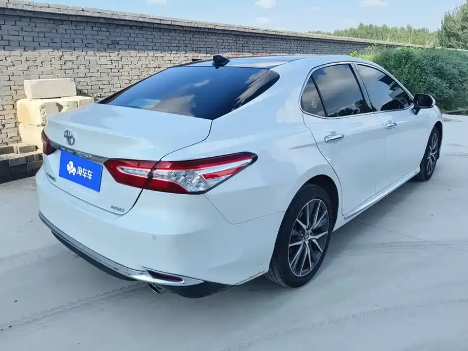 Toyota Camry — фото 5