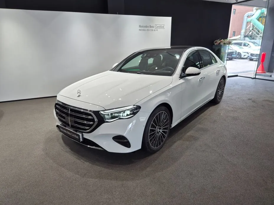 Mercedes-Benz E-Class — фото 1